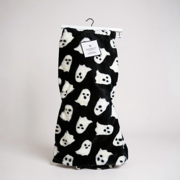 Storehouse Faux Fur Throw Blanket Black White Spooky Ghosts Halloween NWT - Picture 1 of 5